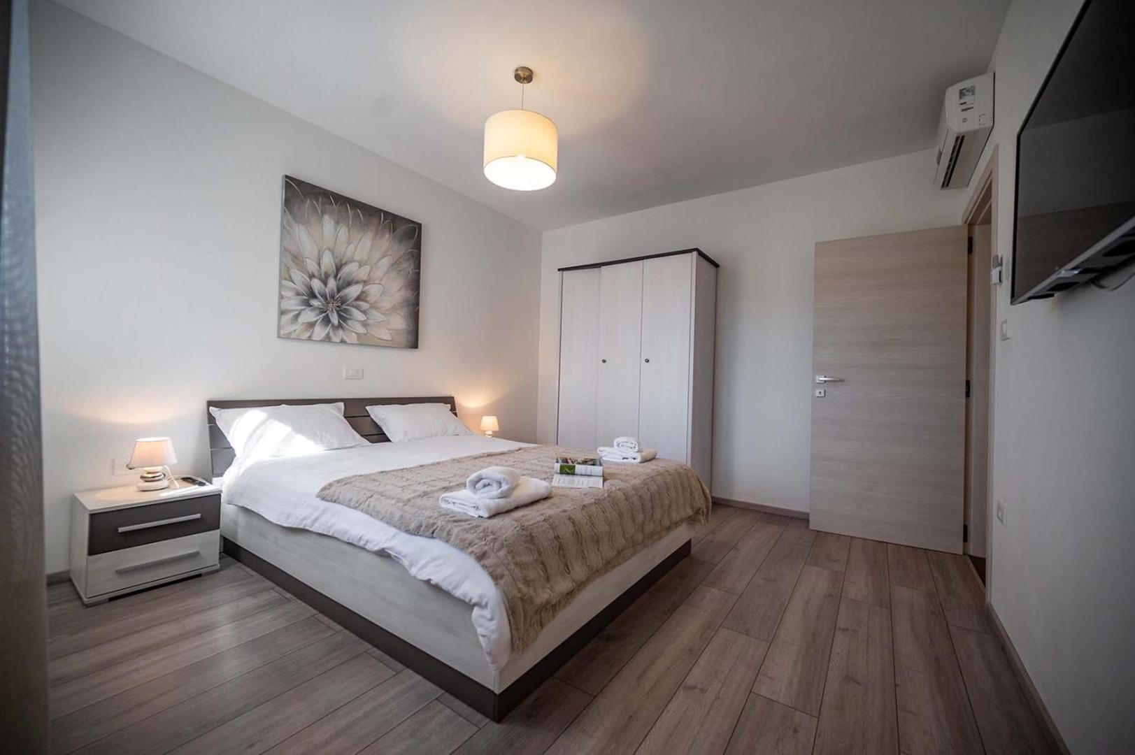 Luen Villa *